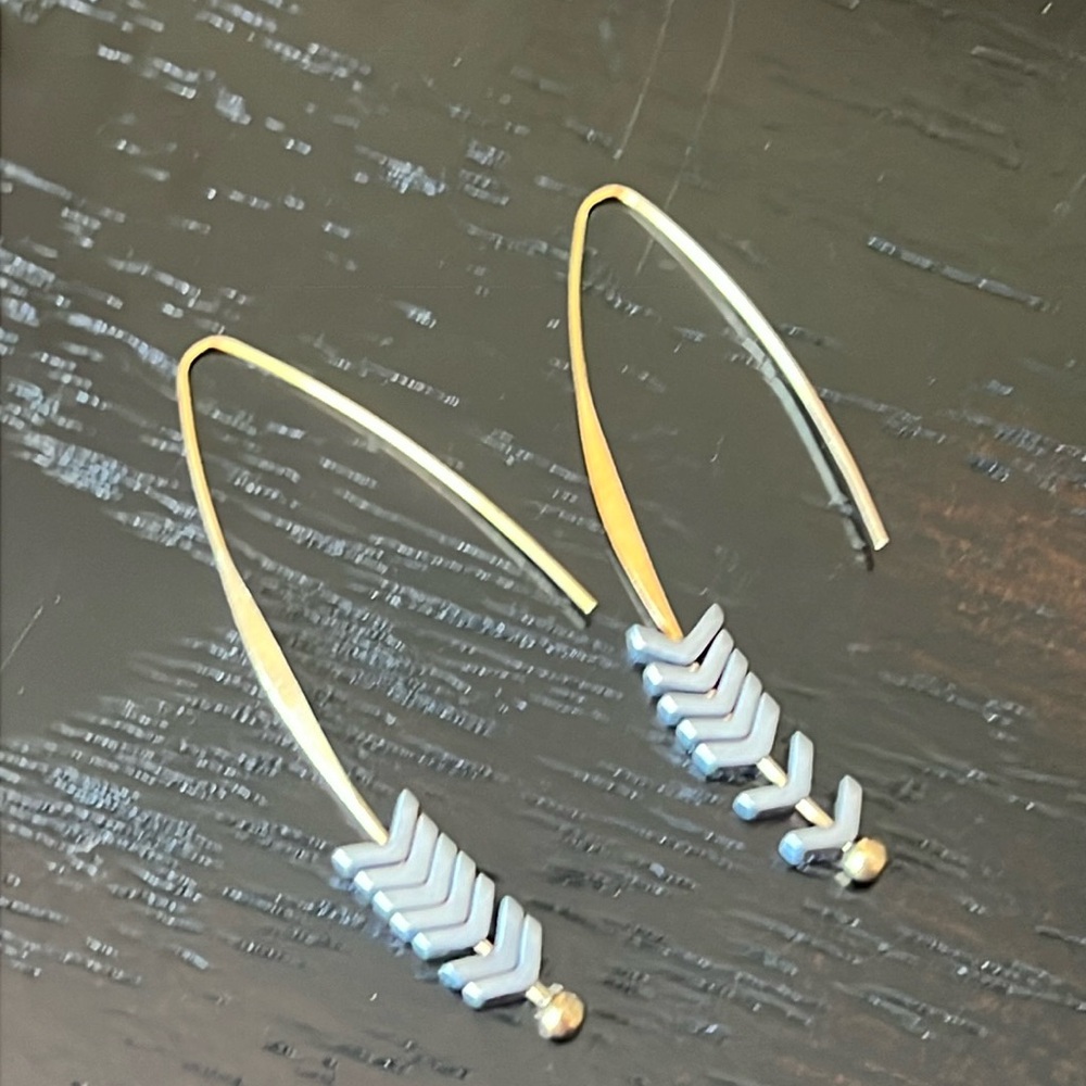 Arrow threader earrings-NWT
